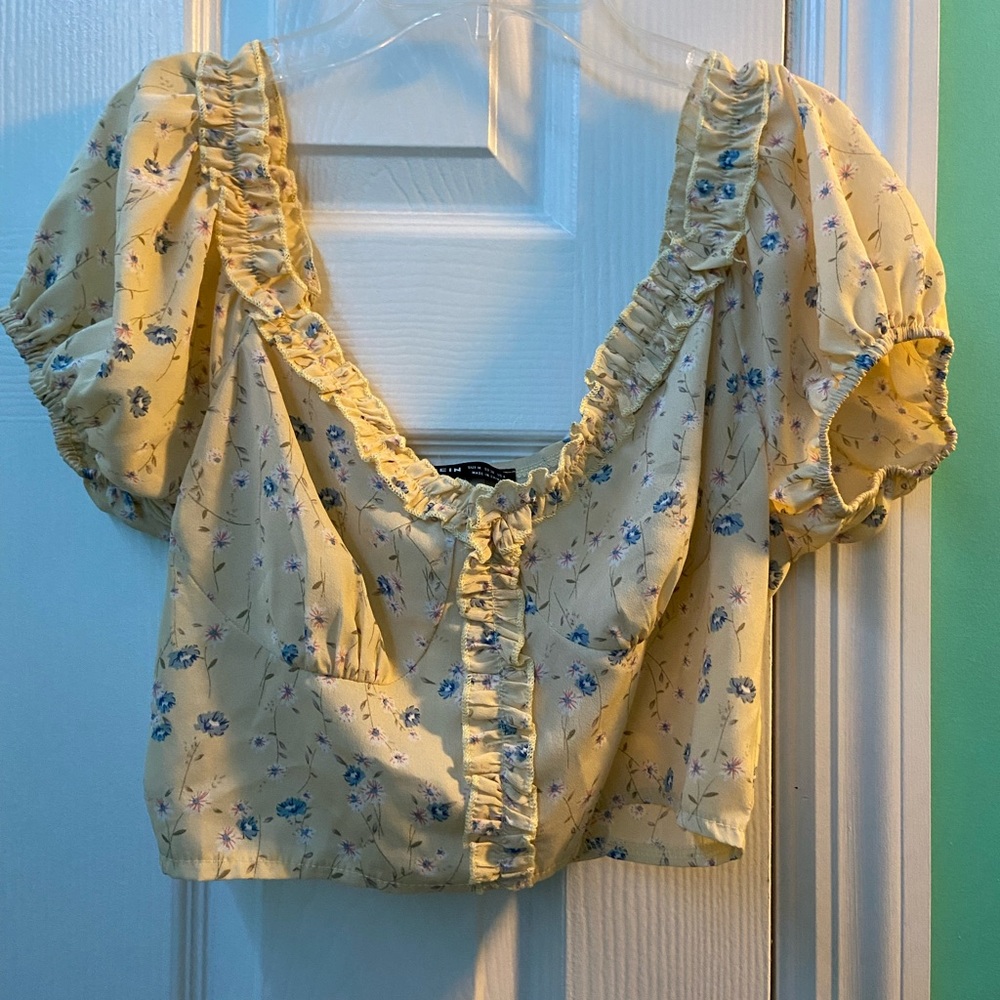 SHEIN Ditzy Floral Cropped Blouse